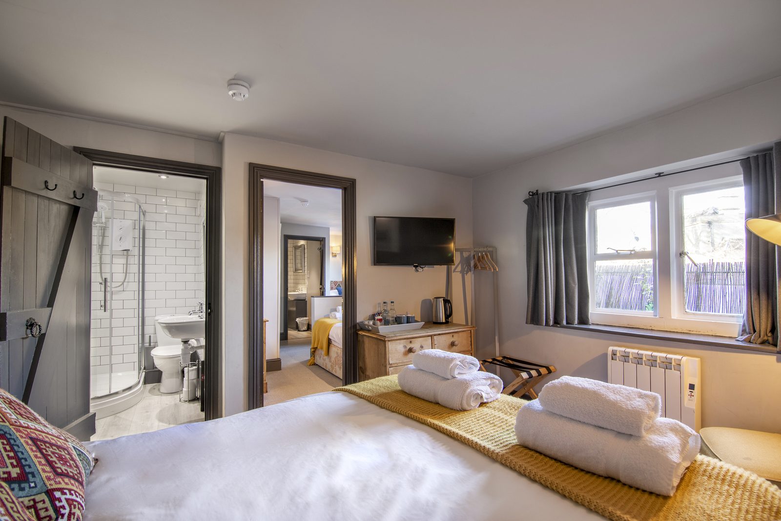 Family room with twin beds