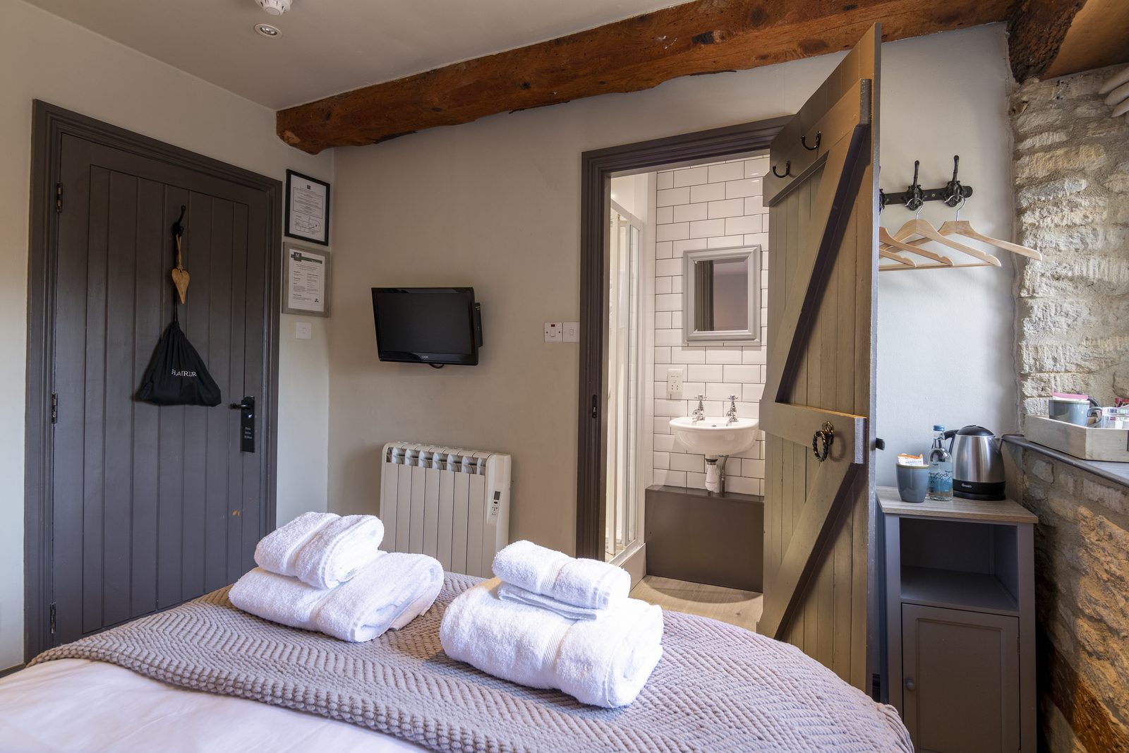 Double room with fresh towels